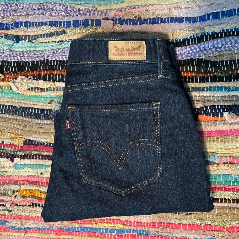 Levi's  Perfect Waist Straight Leg 🦵🏾 Blue Jeans 👖